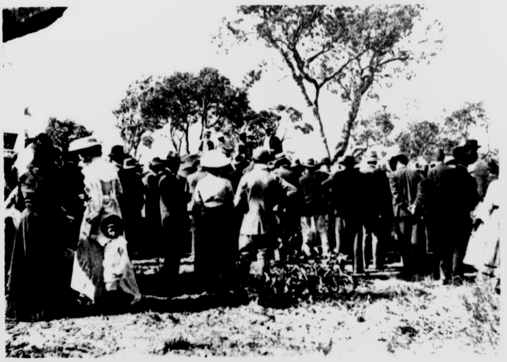 Minister for Lands speaking at the Jandakot Agricultural Show, 1904 [picture]